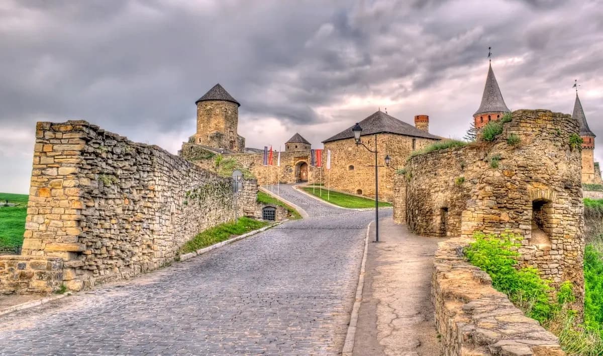 Вид на старовинне місто Кам'янець-Подільський поблизу хостелу Aurinia XO